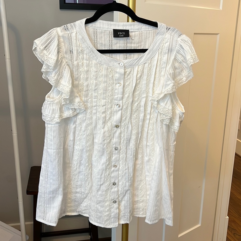 NEVER WORN Vici collection white laced button down top with flutter sleeves